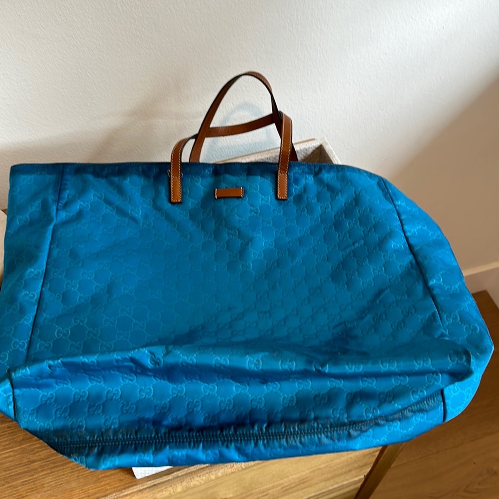 💙💙Gucci Nylon Tote Bag! 💙💙